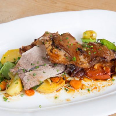 Wildschweinbraten mit Gemüse und Oliven, JAGDFAKTEN Österreich