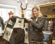 Daniele Meindl stellt neue Jägerinnen Jacke von Lena Hoschek vor