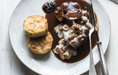 Wildes Weihnachtsmenü - geschmorte Gamsschulter; Jagdfakten.at wünscht guten Appetit!