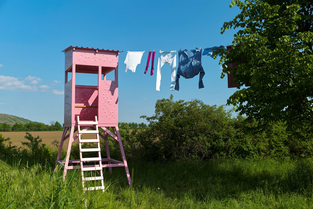 Ausstellung "Never Give up" von Sébastien de Ganay - Über Kunst: Das Symbol Hochstand, Jagdfakten.at informiert